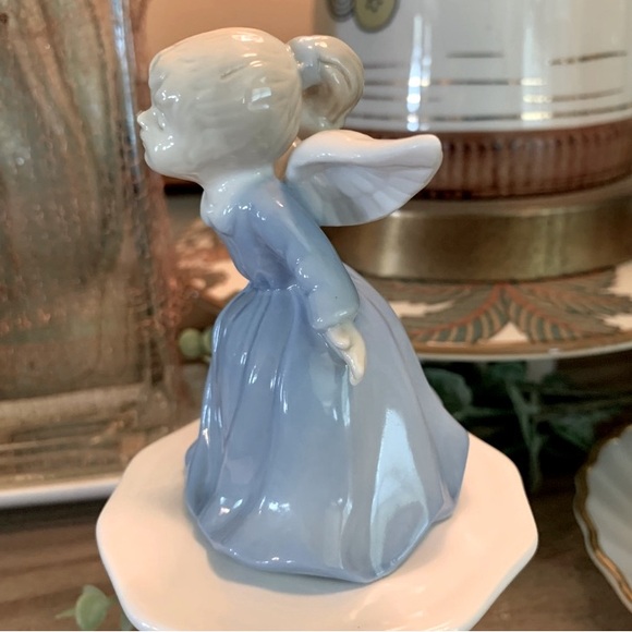 Vintage Lefton Blue & White Porcelain Kissing Angel Bell~Christmas~farmhouse - Picture 5 of 6